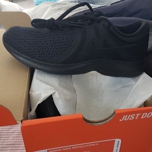 Nike Revolution 4 Shoes